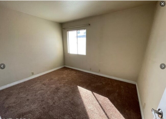 Building Photo - 5062 River Glen Dr