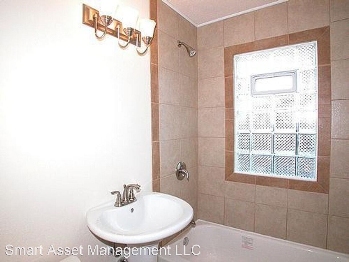 Primary Photo - 1243 Glenview Ave