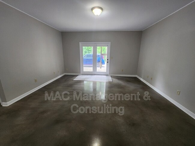 Building Photo - 978 N Franklin Ave