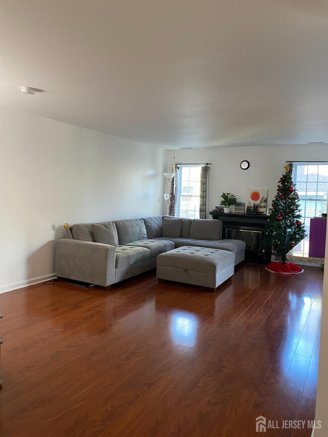 Building Photo - 7492 Elm Ct