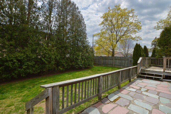Building Photo - 2518 Acushnet Ave