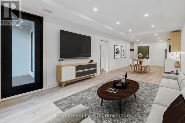 Building Photo - 4390 Hillview Dr