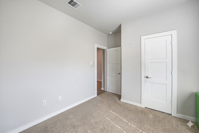 Foto del edificio - 12107 Bear River Dr