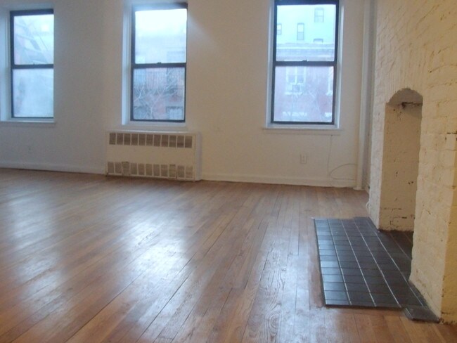 Foto del edificio - 377 Bleecker St