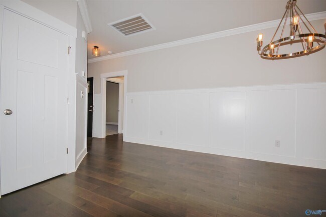 Building Photo - 402 Raleigh Elm Dr