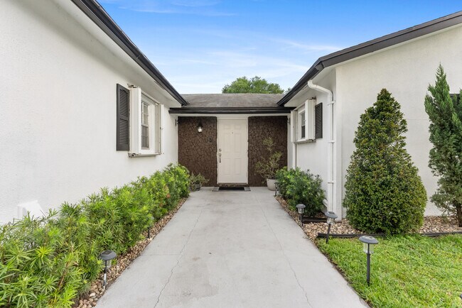 Foto del edificio - 22300 SW 65th Ave