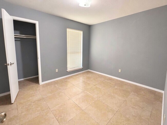 Foto del edificio - 915 Lemontree Dr