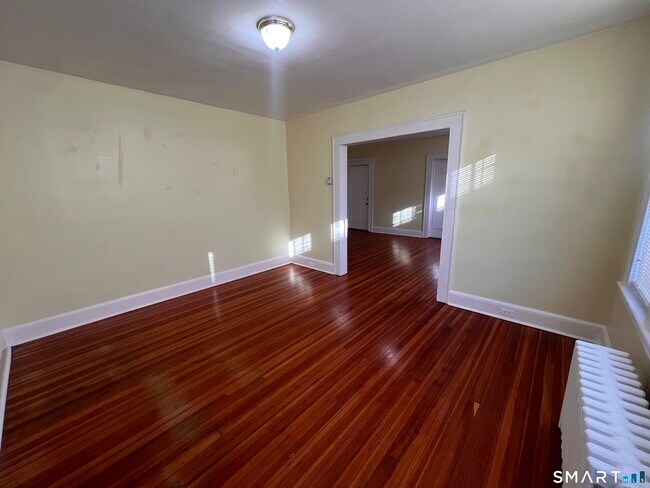 Foto del edificio - 2125 E Main St