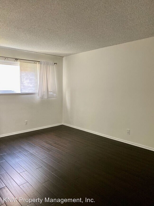 Building Photo - 2 br, 1 bath House - 3210 Merrill Dr #9