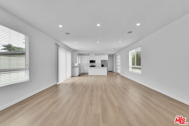 Building Photo - 8702 Silver Way