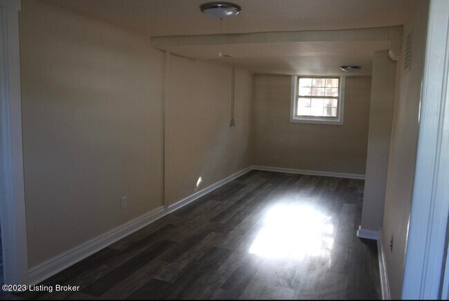 Building Photo - 2140 Sycamore Ave