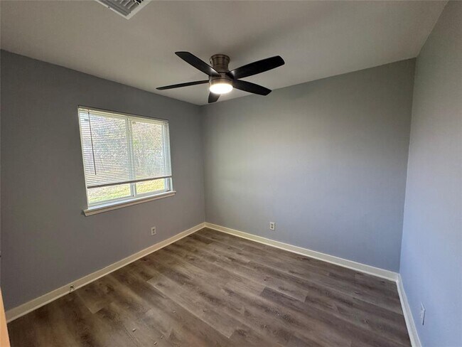 Foto del edificio - 7234 Ellington Cir