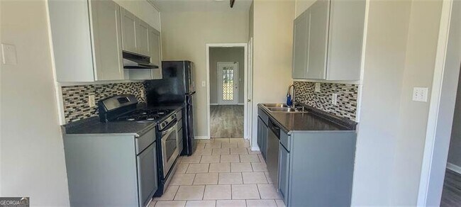 Foto del edificio - 2120 Fairways Ct