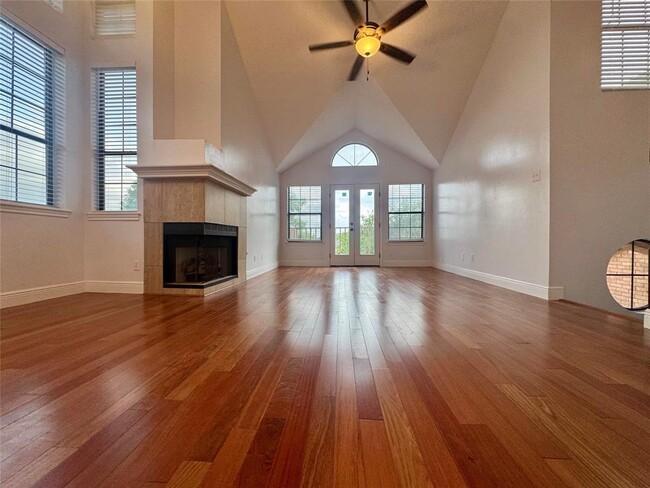 Building Photo - 6608 Mesa Hollow Dr