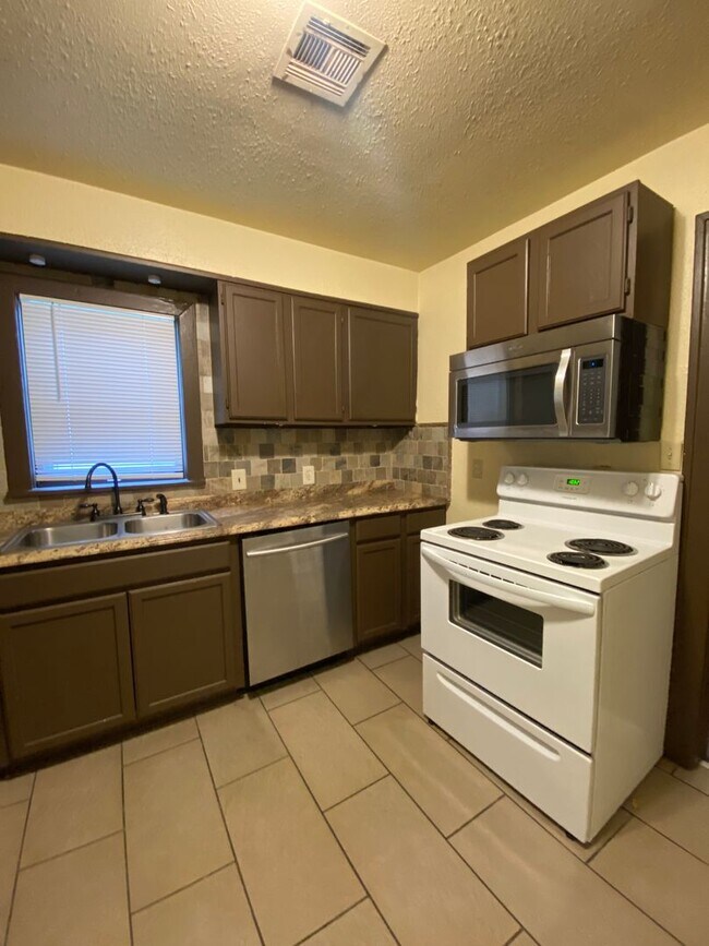 Foto del edificio - 2 bedroom!!