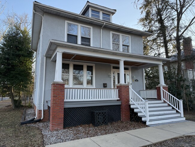 Building Photo - 1401 W Laburnum Ave