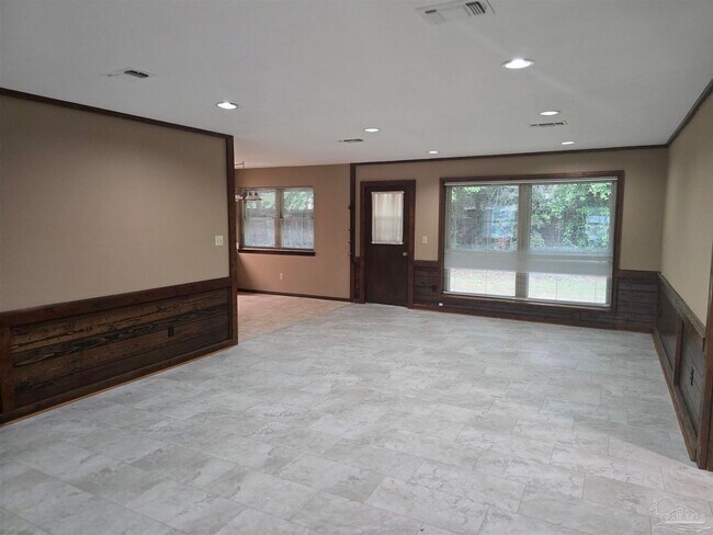 Foto del edificio - 5749 Langley Cir