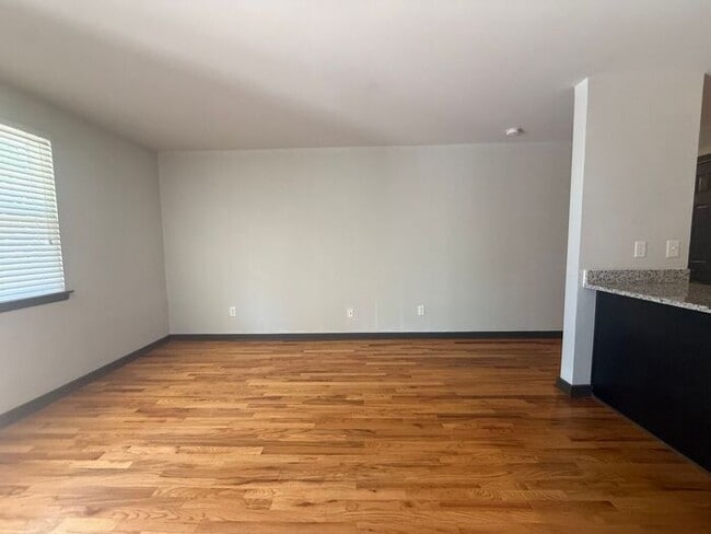Building Photo - Renovated 1 Bedroom in South Nashville - $99 Deposit Special!