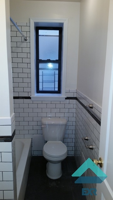 Foto del edificio - 220 E 18th St