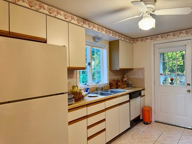 Foto del edificio - 14 Fallon Ct