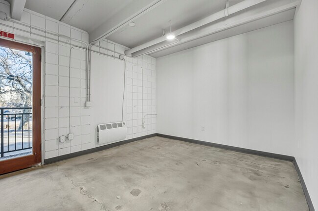 Building Photo - 415 S Weber St