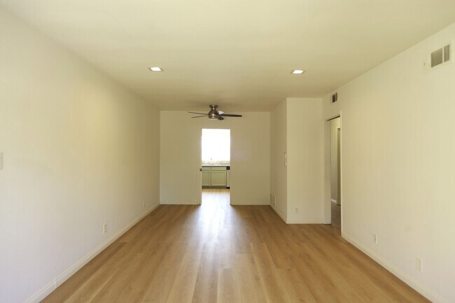 Foto del edificio - 1323 Ridgeley Dr