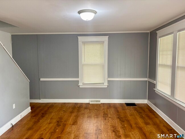 Building Photo - 565 Sylvan Ave