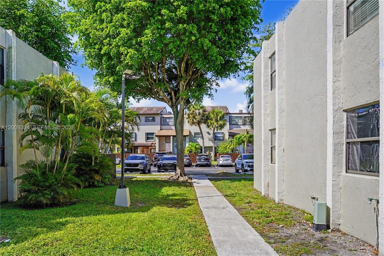 Photo - 10010 Northwest 9th Street Circle, Miami, FL 33172 - 3 BR 2 BA condo