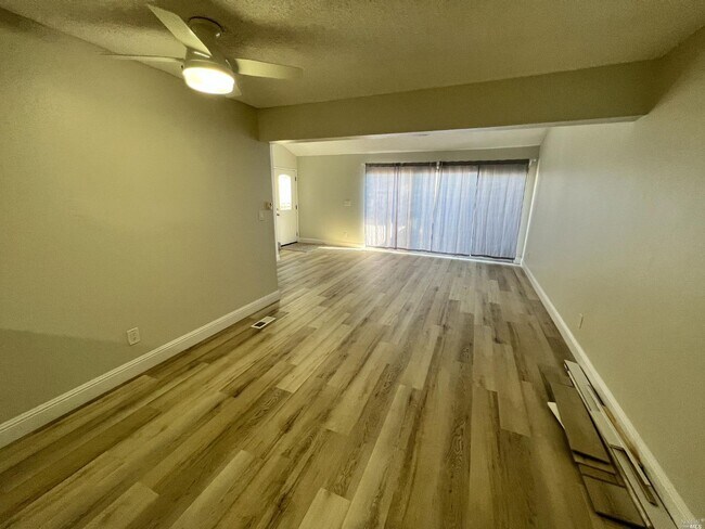 Building Photo - 713 Beelard Dr