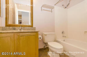 Building Photo - 5 Bedroom 3 Bathroom plus Pool