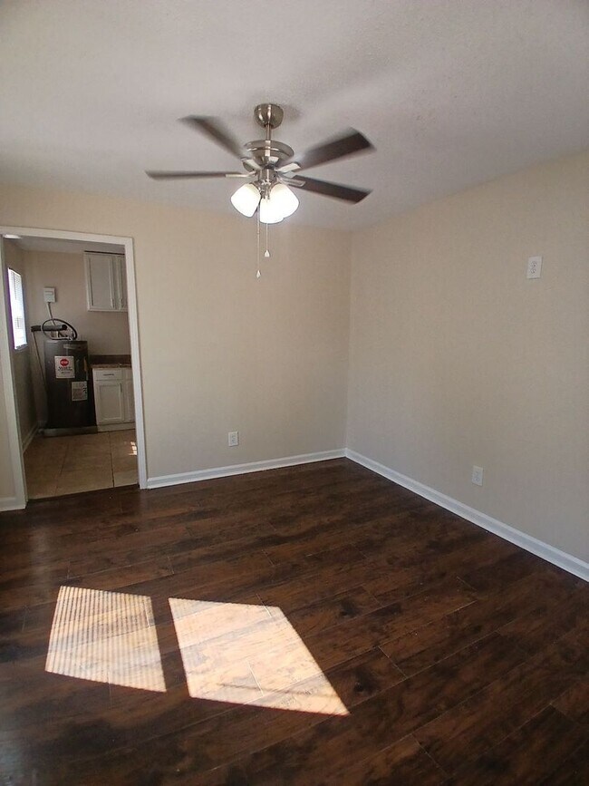 Foto del edificio - Newly Renovated | 2 Bedroom 1 Bath | Duple...