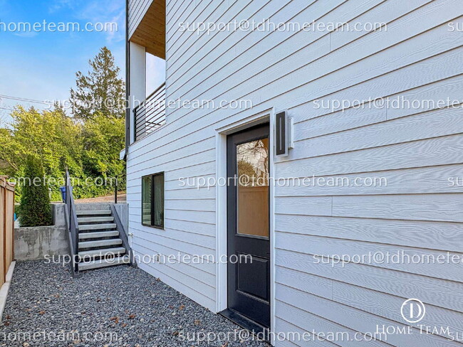Building Photo - "Charming 864 Sq Ft 1-Bed Oasis in University Place – Perfect for Cozy Living!"
