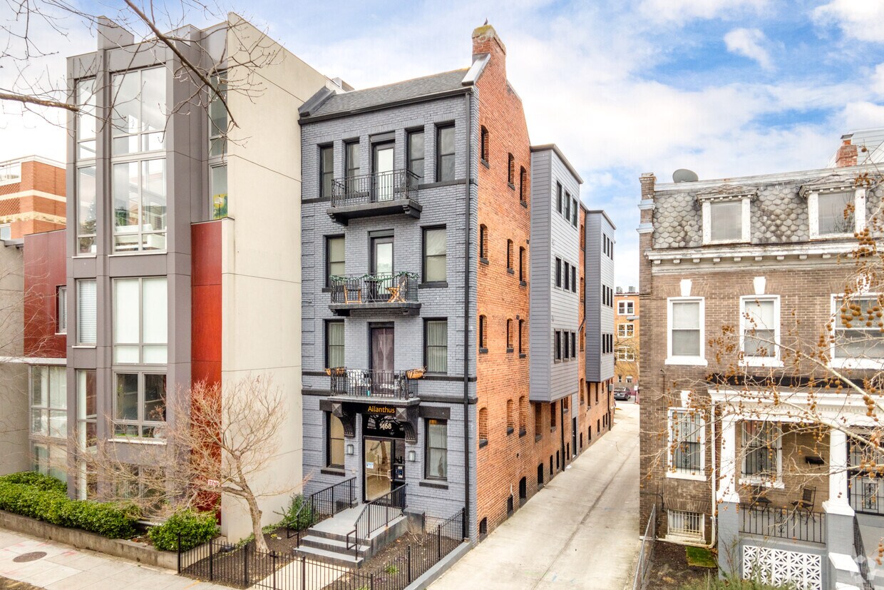 Primary Photo - 1468 Harvard St NW