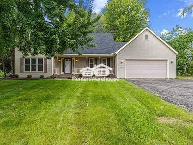 Foto principal - Location, Location! 4 bedroom, 3 bathroom ...