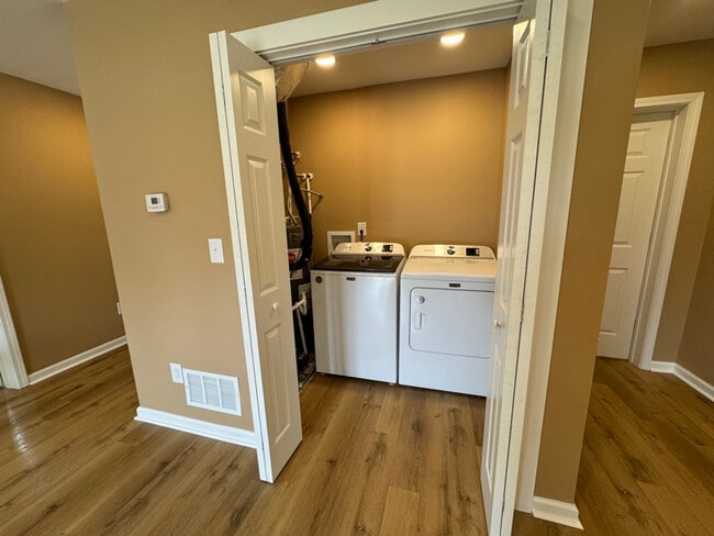 Foto del edificio - 5026 Young Rd