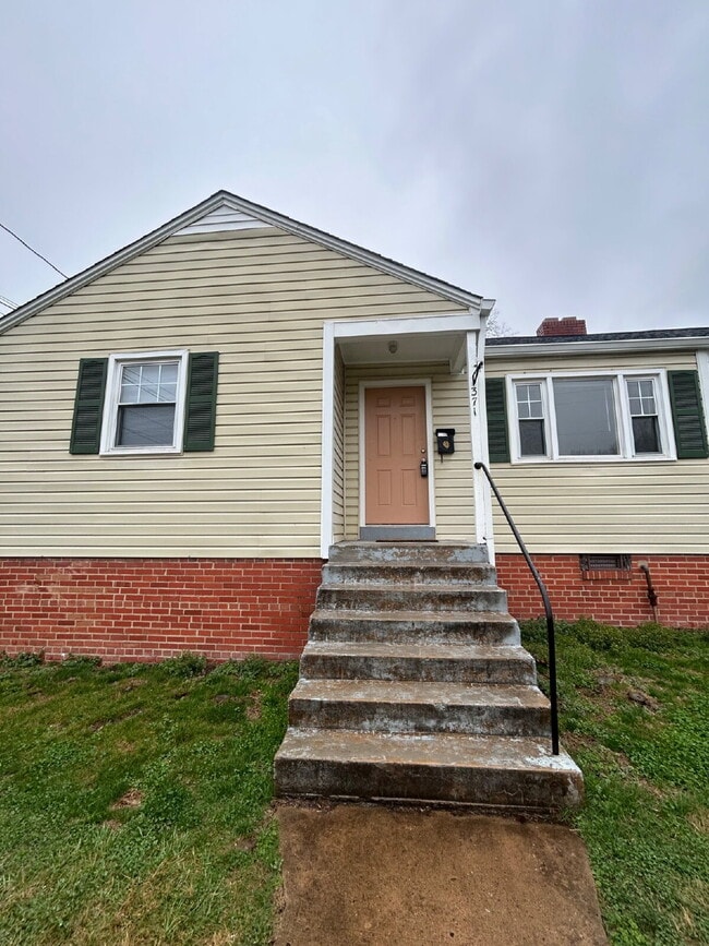 Building Photo - 371 Cherrydale Ave