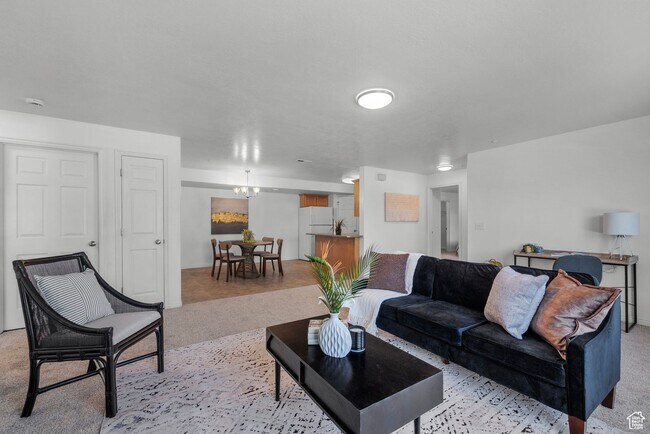 Foto del edificio - Updated Eagle Mountain Condo