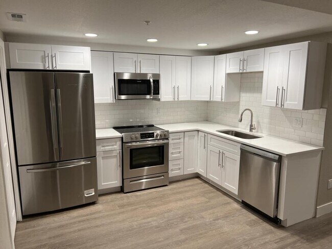 Foto del edificio - 8943B McCoy Pl
