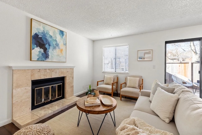 Building Photo - Welcome to this charming, downstairs unit ...
