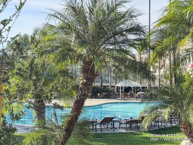 Building Photo - 5500 Owensmouth Ave