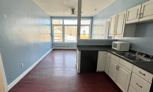 Building Photo - 342 Main St