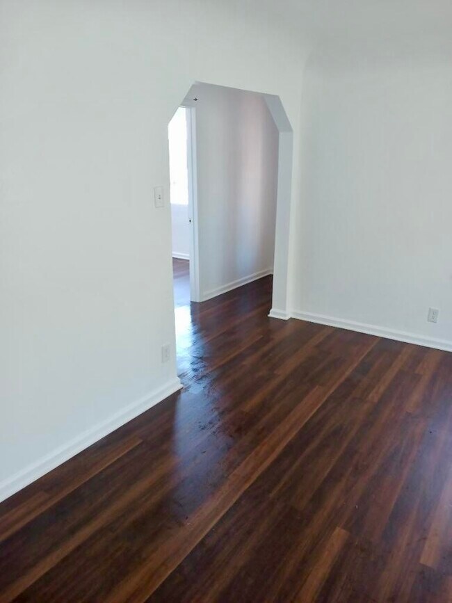 Foto del edificio - 647 W 112th St