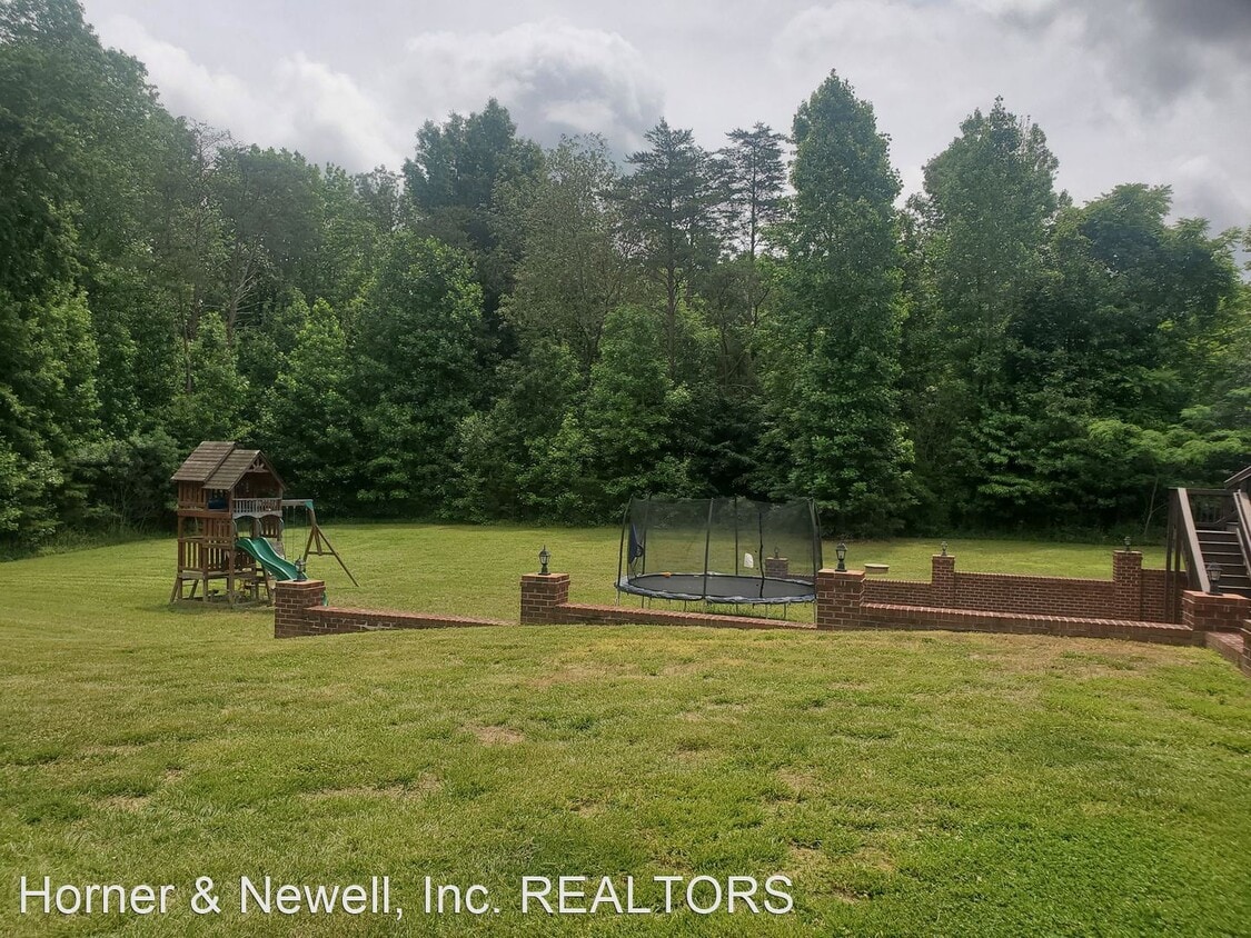 4 br, 3.5 bath House 3044 Three Chopt Road House for Rent in Gum Spring, VA