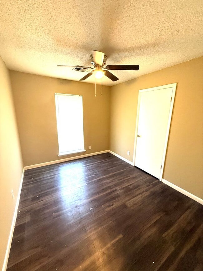 Foto del edificio - ** 3 bed 1.5 bath located across from Frazer Church ** Call 334-366-9198 to schedule a self tour
