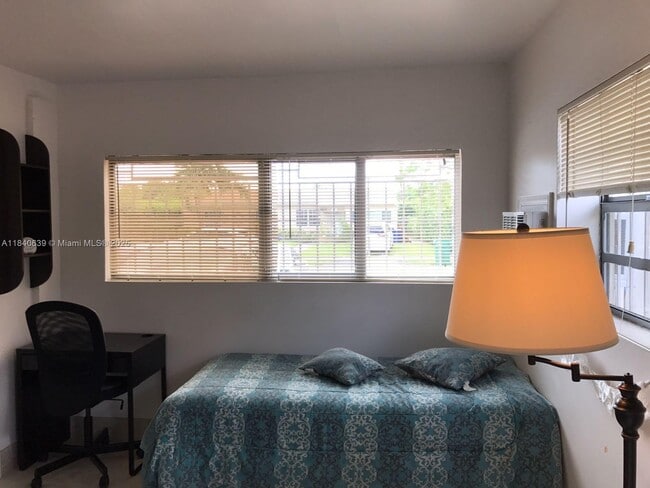 Foto del edificio - 815 NE 172nd Terrace