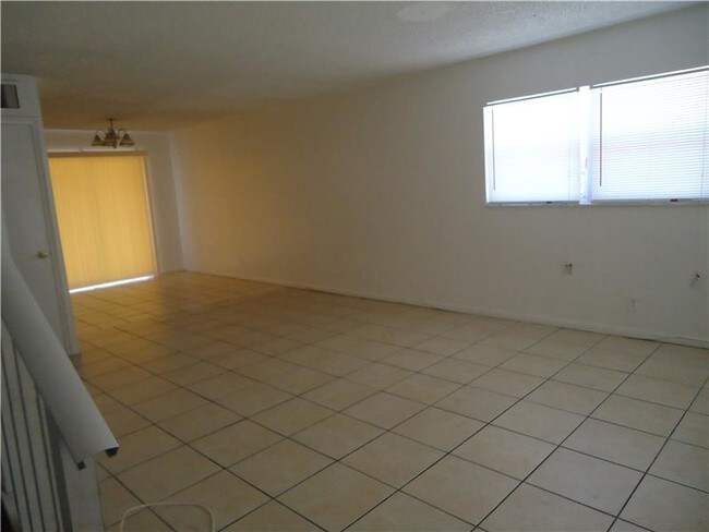 Building Photo - 2620 NW 52nd Ave