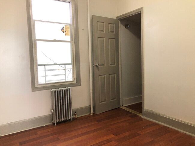 Building Photo - 13 Bayside Pl