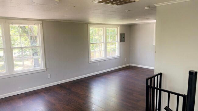 Building Photo - 1331 Lake Placid Rd