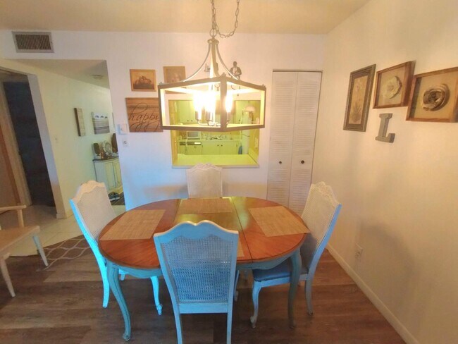 Foto del edificio - 2181 W Woolbright Rd