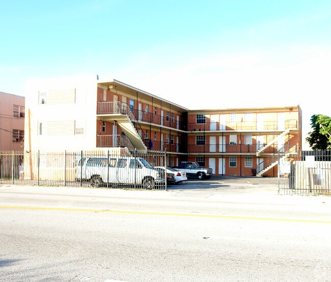 Foto del edificio - 6040 NW 12th Ave